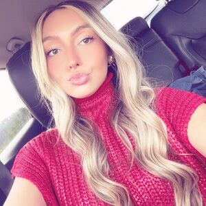 Meet your Posher, Chloe